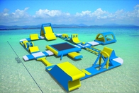 Ενήλικες πλωτό παιχνίδι Aqua διασκέδαση φουσκωτά πάρκα νερού ανατινάξτε το ποδόσφαιρο εμποδίων νερού
