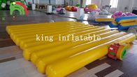 Συγκολλημένα με θερμότητα κίτρινα διογκώσιμα παιχνίδια νερού/πυλών/δεικτών PVC Λ 4.5m * Δ 0.3m σημαντήρες