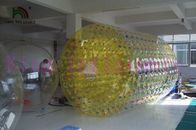 κυλώντας παιχνίδι νερού 2.4m Dia διογκώσιμο για παιδιών τον κίτρινο κύλινδρο νερού PVC διογκώσιμο
