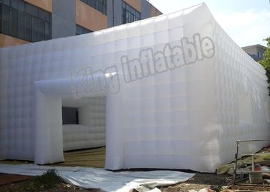 Ενισχυμένη σκηνή σκηνή οικοδόμησης τεντωμάτων PVC σκηνών γεγονότος ραφών διογκώσιμη με την πόρτα και τα παράθυρα