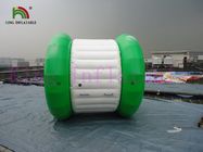 Πράσινο/άσπρο PVC κυλώντας παιχνίδι σφαιρών νερού μουσαμάδων διογκώσιμο για το πάρκο νερού